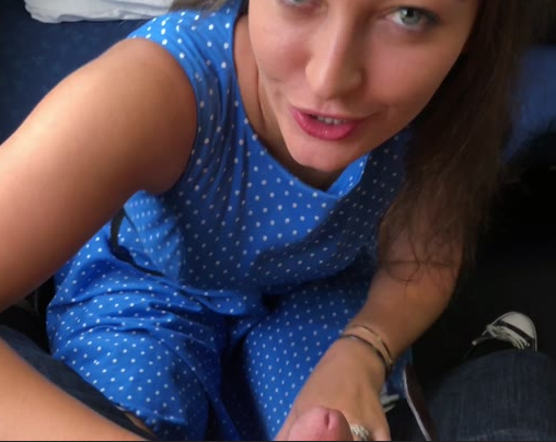 Video Tante Girang Nyepong Kontol Di Kereta