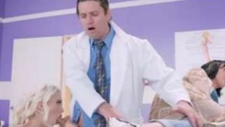 Abg Blonde Yang Buat Dokter Jadi Nafsuan